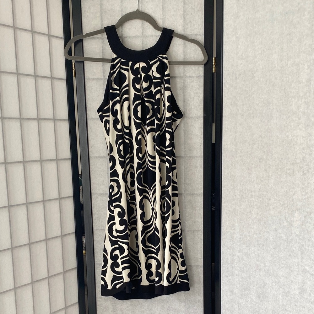 B. Smart Black and Cream Damask Print Trapeze Sleeveless Dress Size Small